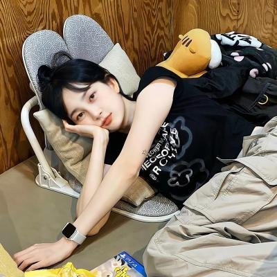 顽皮豹在树林里